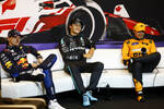 Foto zur News: Max Verstappen (Red Bull), George Russell (Mercedes) und Lando Norris (McLaren)