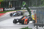 Foto zur News: Logan Sargeant (Williams) und Esteban Ocon (Alpine)