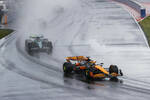 Foto zur News: Oscar Piastri (McLaren) und Fernando Alonso (Aston Martin)