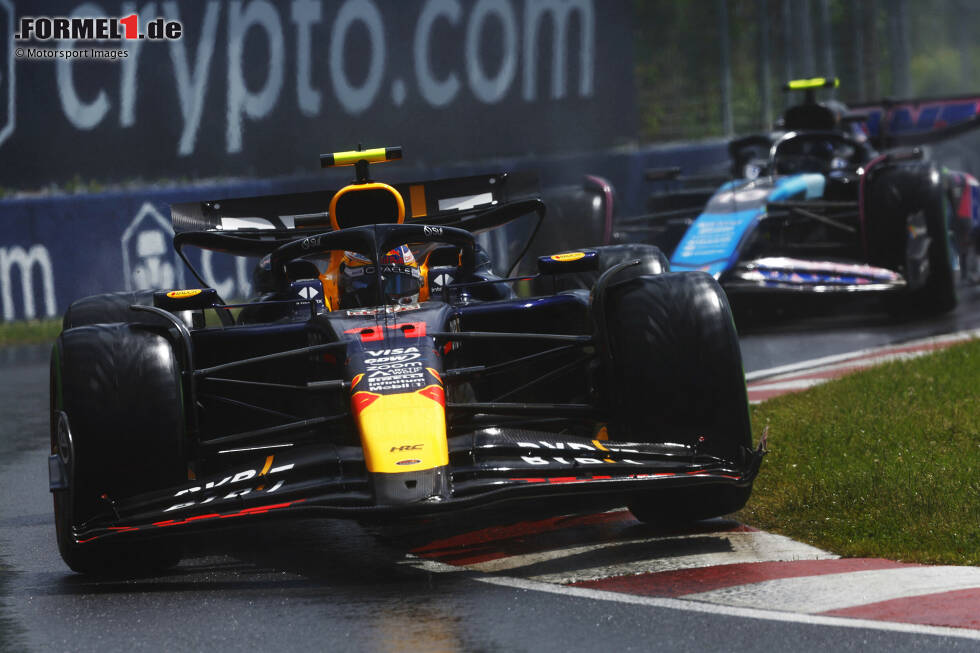 Foto zur News: Sergio Perez (Red Bull) und Pierre Gasly (Alpine)