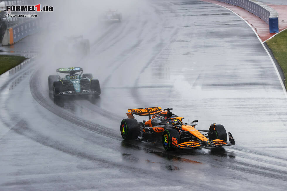 Foto zur News: Oscar Piastri (McLaren) und Fernando Alonso (Aston Martin)