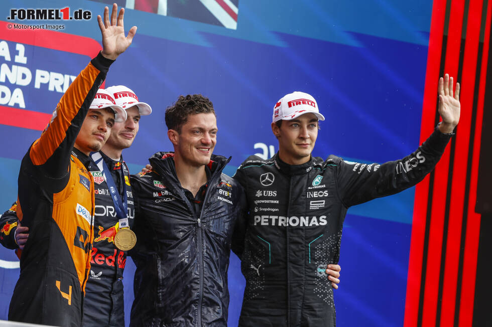 Foto zur News: Lando Norris (McLaren), Max Verstappen (Red Bull) und George Russell (Mercedes)