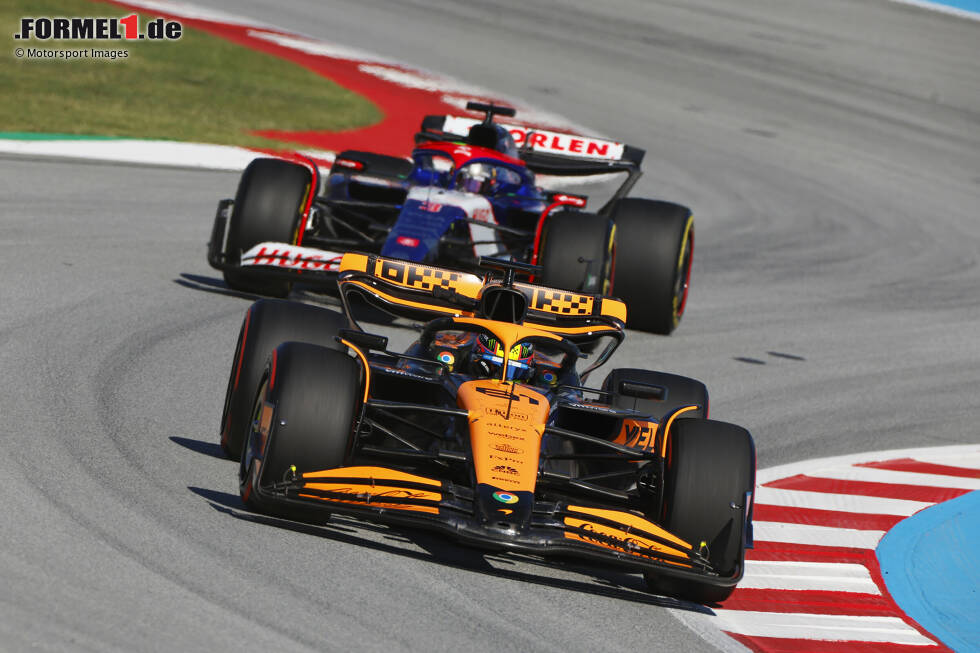 Foto zur News: Oscar Piastri (McLaren) und Daniel Ricciardo (Racing Bulls)