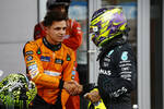 Foto zur News: Lewis Hamilton (Mercedes) und Lando Norris (McLaren)