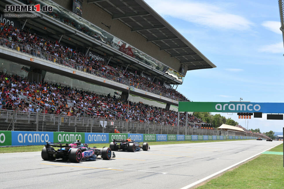 Foto zur News: Sergio Perez (Red Bull) und Pierre Gasly (Alpine)