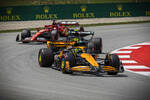 Foto zur News: Lando Norris (McLaren), Lewis Hamilton (Mercedes) und Charles Leclerc (Ferrari)