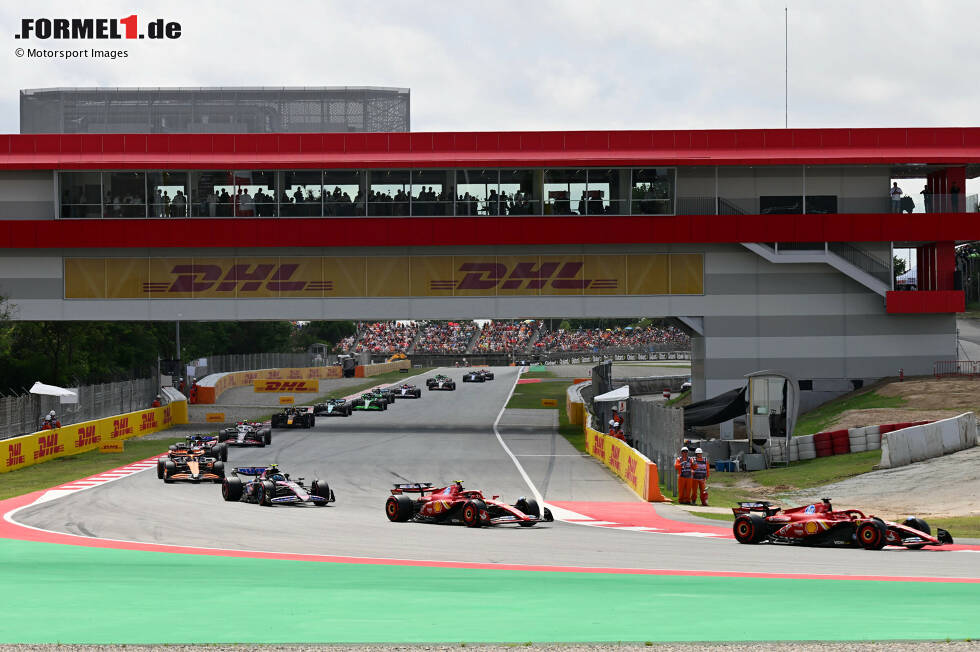 Foto zur News: Charles Leclerc (Ferrari), Carlos Sainz (Ferrari) und Pierre Gasly (Alpine)