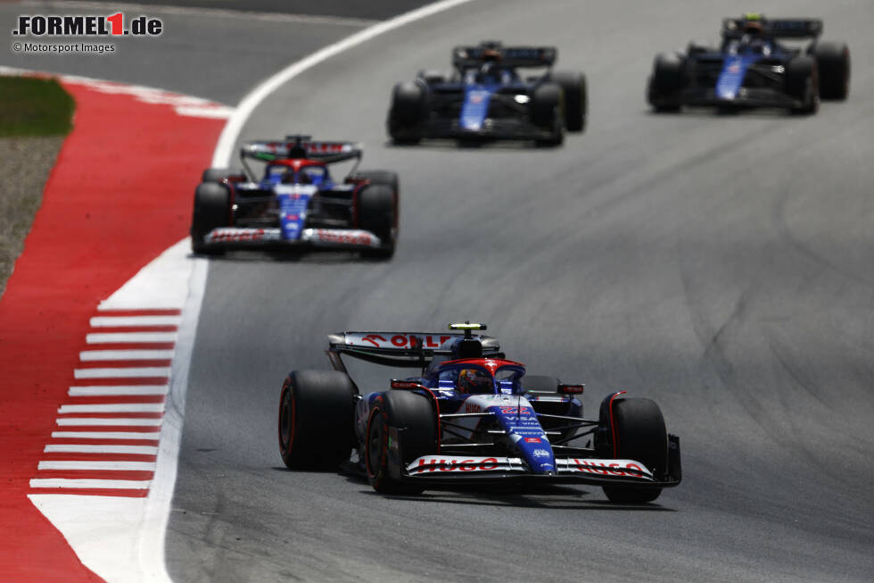 Foto zur News: Alexander Albon (Williams), Yuki Tsunoda (Racing Bulls) und Daniel Ricciardo (Racing Bulls)