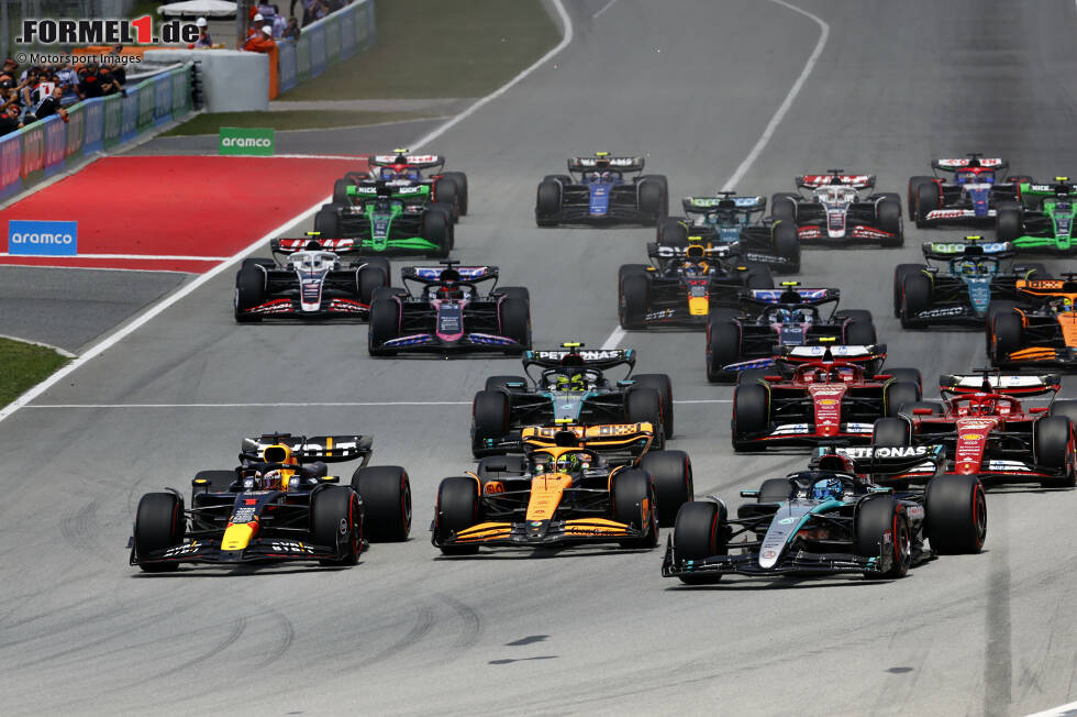 Foto zur News: Lando Norris (McLaren), Max Verstappen (Red Bull) und George Russell (Mercedes)
