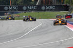 Foto zur News: Max Verstappen (Red Bull), Sergio Perez (Red Bull) und Lando Norris (McLaren)