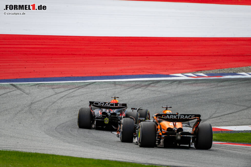Foto zur News: Max Verstappen (Red Bull) und Oscar Piastri (McLaren)
