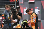 Foto zur News: Lando Norris (McLaren) und Max Verstappen (Red Bull)