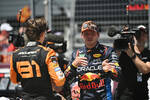 Foto zur News: Oscar Piastri (McLaren) und Max Verstappen (Red Bull)