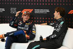 Foto zur News: Max Verstappen (Red Bull) und George Russell (Mercedes)