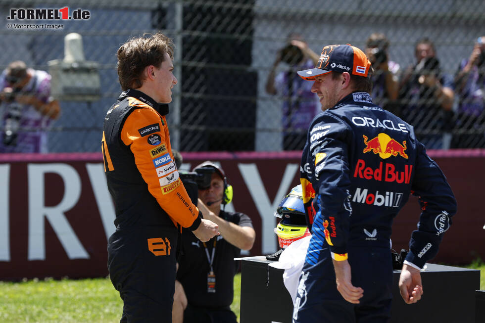 Foto zur News: Oscar Piastri (McLaren) und Max Verstappen (Red Bull)