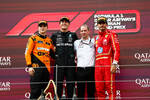 Foto zur News: Oscar Piastri (McLaren), George Russell (Mercedes) und Carlos Sainz (Ferrari)