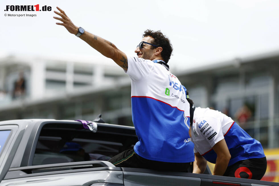 Foto zur News: Yuki Tsunoda (Racing Bulls) und Daniel Ricciardo (Racing Bulls)