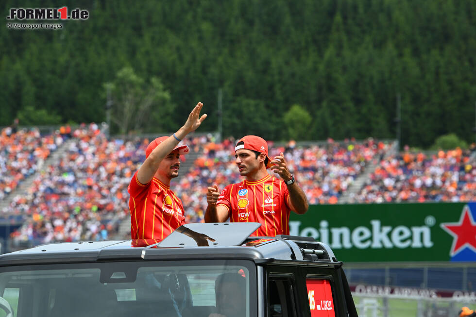 Foto zur News: Charles Leclerc (Ferrari) und Carlos Sainz (Ferrari)