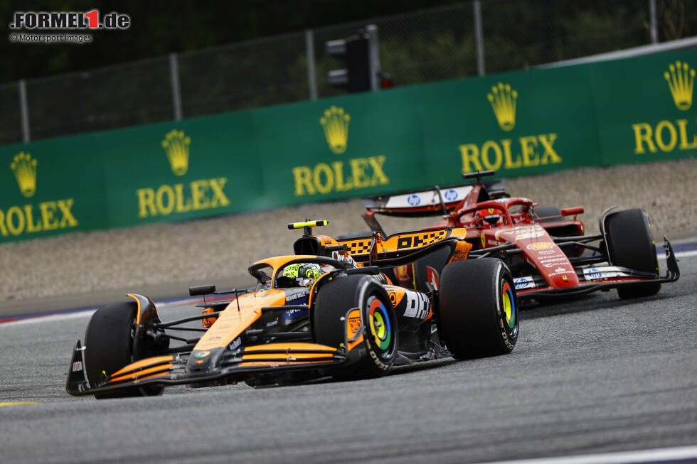 Foto zur News: Lando Norris (McLaren) und Charles Leclerc (Ferrari)