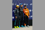 Foto zur News: Lando Norris (McLaren), George Russell (Mercedes) und Lewis Hamilton (Mercedes)