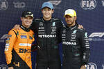 Foto zur News: Lando Norris (McLaren), George Russell (Mercedes) und Lewis Hamilton (Mercedes)