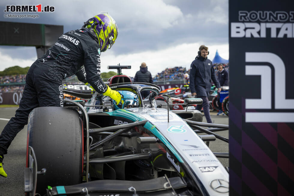 Foto zur News: Lewis Hamilton (Mercedes) und George Russell (Mercedes)