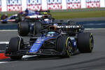 Foto zur News: Alexander Albon (Williams) und Logan Sargeant (Williams)