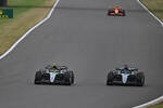 Foto zur News: Lewis Hamilton (Mercedes) und George Russell (Mercedes)