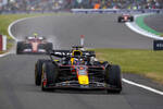 Foto zur News: Max Verstappen (Red Bull) und Carlos Sainz (Ferrari)