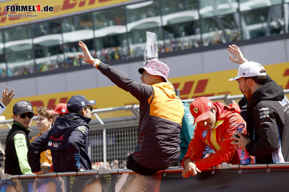 Foto zur News: Guanyu Zhou (Sauber), Lando Norris (McLaren), Pierre Gasly (Alpine), Oscar Piastri (McLaren), Sergio Perez (Red Bull) und Carlos Sainz (Ferrari)