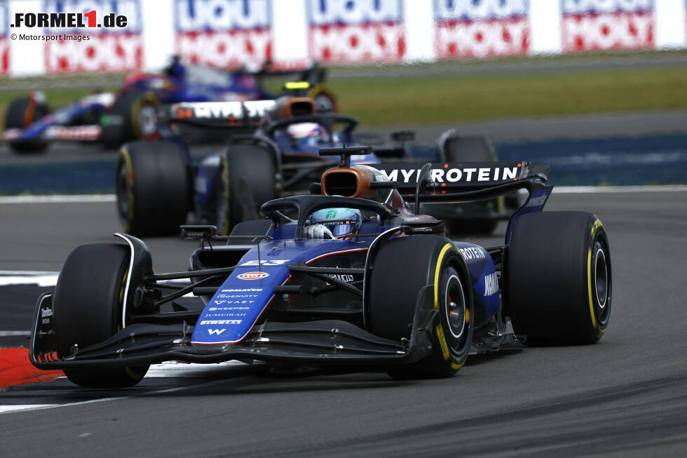 Foto zur News: Alexander Albon (Williams) und Logan Sargeant (Williams)