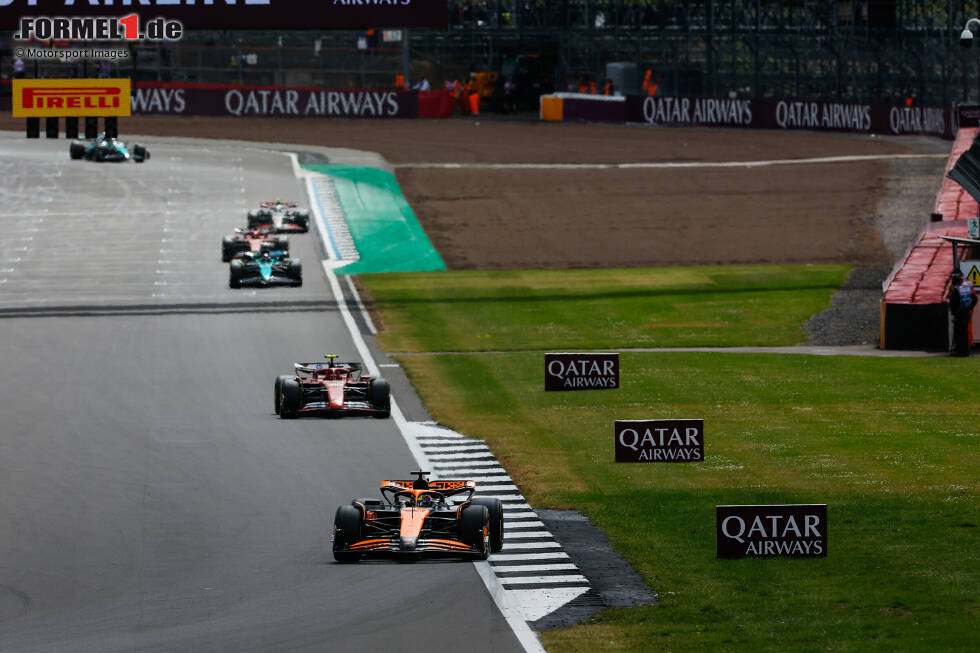 Foto zur News: Oscar Piastri (McLaren), Carlos Sainz (Ferrari) und Lance Stroll (Aston Martin)