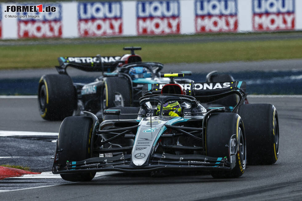 Foto zur News: Lewis Hamilton (Mercedes) und George Russell (Mercedes)