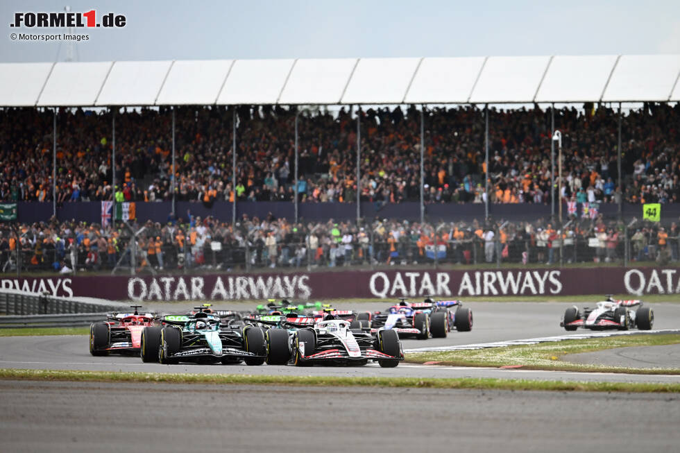 Foto zur News: Nico Hülkenberg (Haas), Lance Stroll (Aston Martin) und Fernando Alonso (Aston Martin)