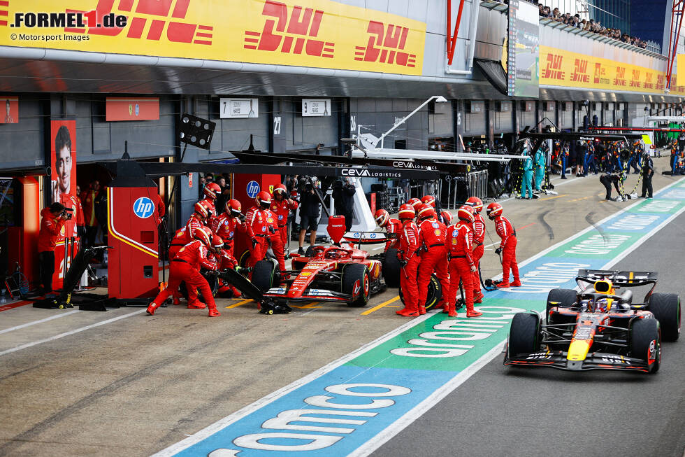 Foto zur News: Max Verstappen (Red Bull) und Carlos Sainz (Ferrari)