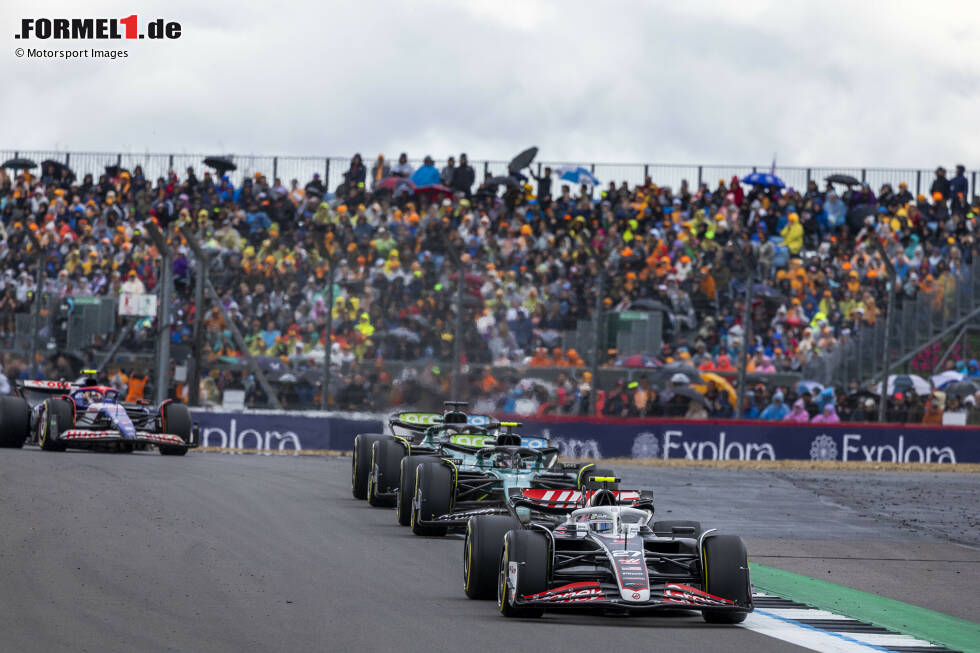 Foto zur News: Nico Hülkenberg (Haas), Fernando Alonso (Aston Martin), Lance Stroll (Aston Martin) und Yuki Tsunoda (Racing Bulls)