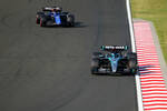 Foto zur News: Alexander Albon (Williams) und George Russell (Mercedes)