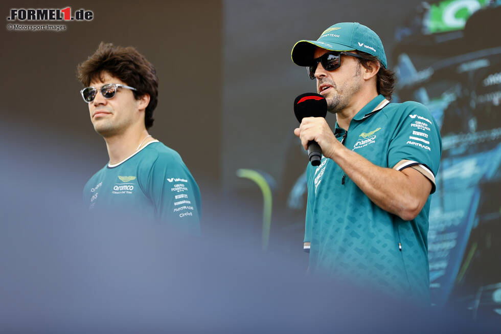 Foto zur News: Lance Stroll (Aston Martin) und Fernando Alonso (Aston Martin)