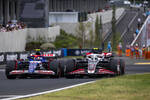 Foto zur News: Nico Hülkenberg (Haas) und Yuki Tsunoda (Racing Bulls)