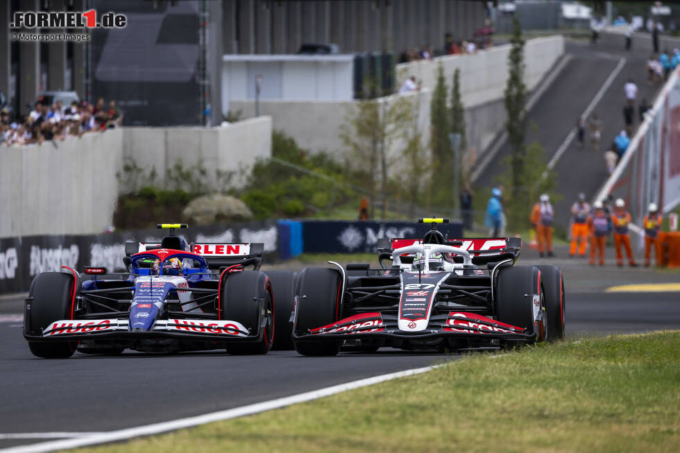 Foto zur News: Nico Hülkenberg (Haas) und Yuki Tsunoda (Racing Bulls)