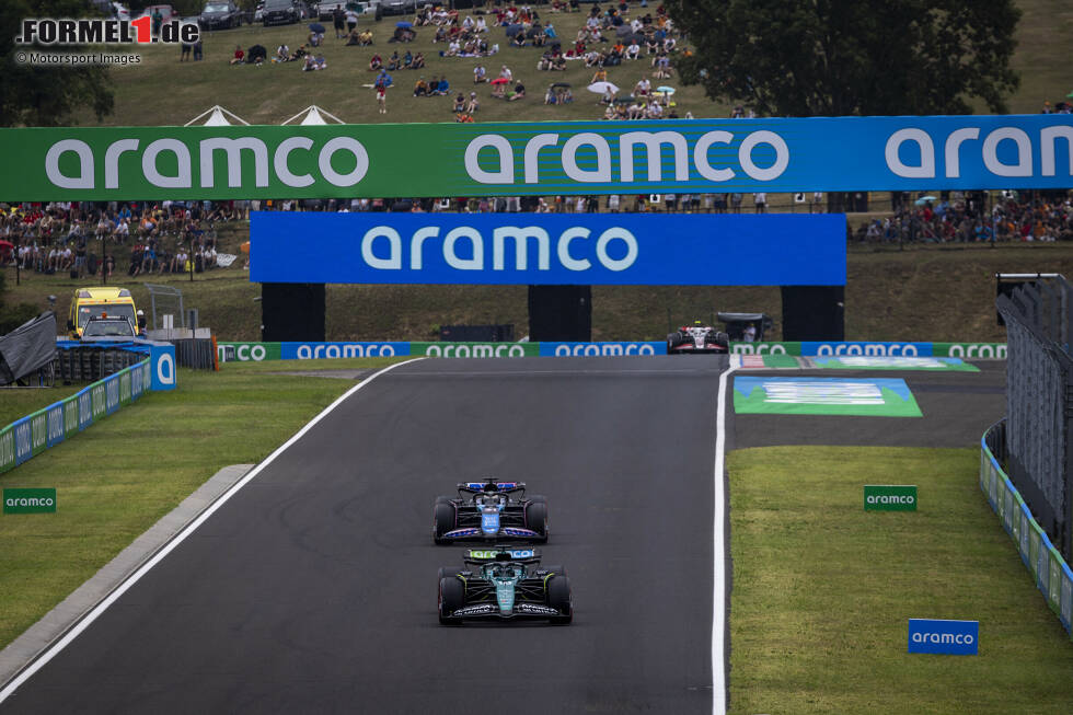 Foto zur News: Lance Stroll (Aston Martin) und Esteban Ocon (Alpine)