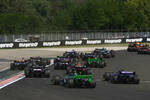 Foto zur News: Guanyu Zhou (Sauber), Esteban Ocon (Alpine), Sergio Perez (Red Bull) und Logan Sargeant (Williams)