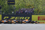 Foto zur News: Max Verstappen (Red Bull), Lando Norris (McLaren) und Oscar Piastri (McLaren)