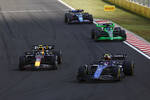 Foto zur News: Guanyu Zhou (Sauber), Logan Sargeant (Williams) und Sergio Perez (Red Bull)