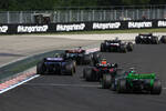 Foto zur News: Guanyu Zhou (Sauber), George Russell (Mercedes), Logan Sargeant (Williams) und Sergio Perez (Red Bull)