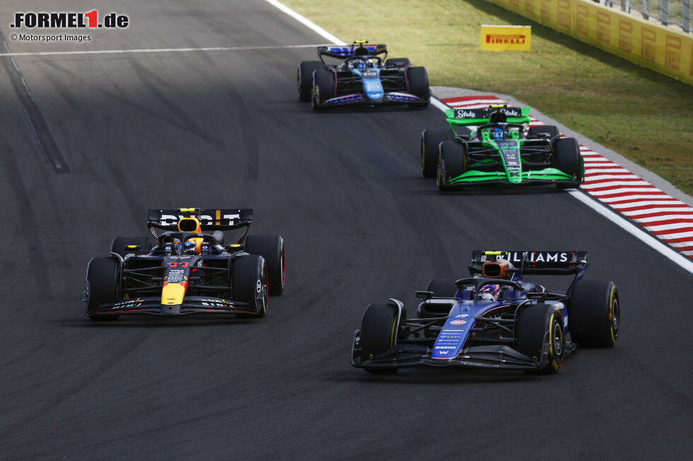 Foto zur News: Guanyu Zhou (Sauber), Logan Sargeant (Williams) und Sergio Perez (Red Bull)