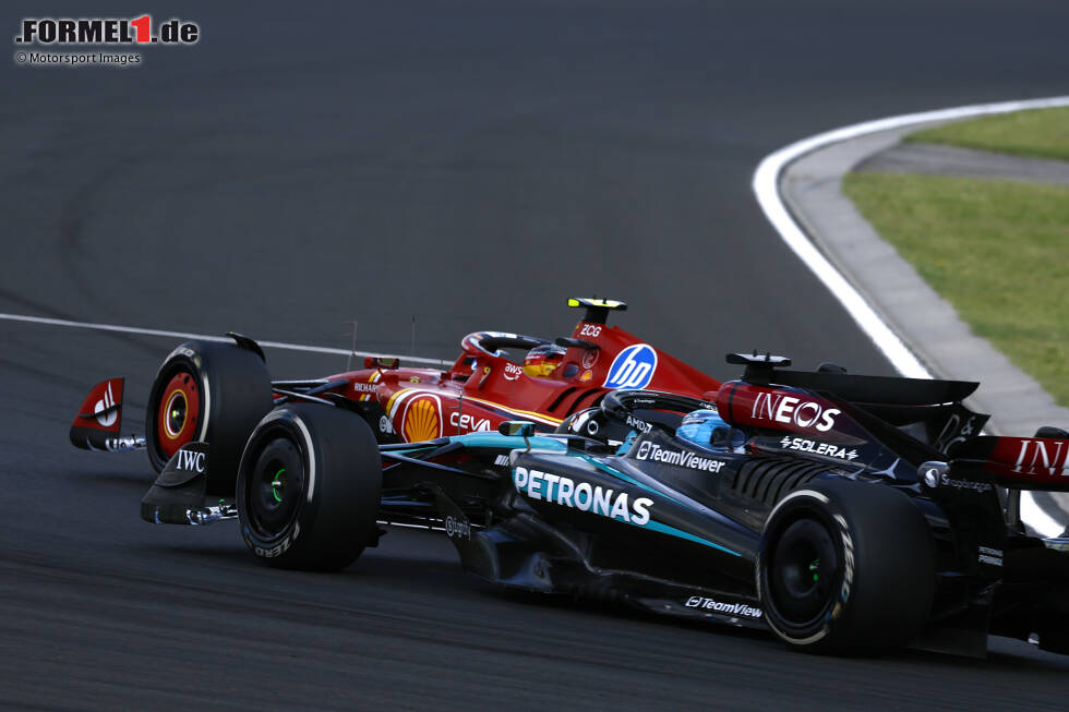 Foto zur News: Carlos Sainz (Ferrari) und George Russell (Mercedes)