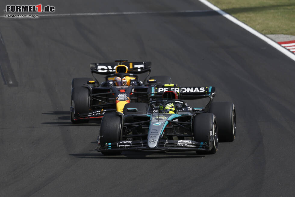 Foto zur News: Lewis Hamilton (Mercedes) und Max Verstappen (Red Bull)