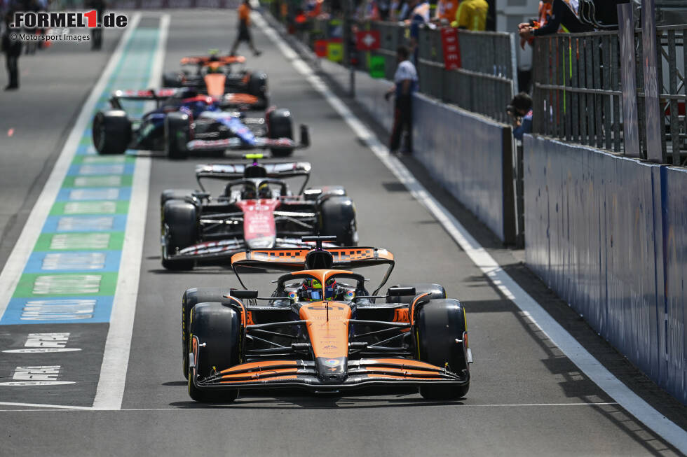 Foto zur News: Oscar Piastri (McLaren) und Pierre Gasly (Alpine)