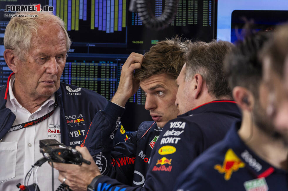 Foto zur News: Helmut Marko, Max Verstappen (Red Bull) und Christian Horner